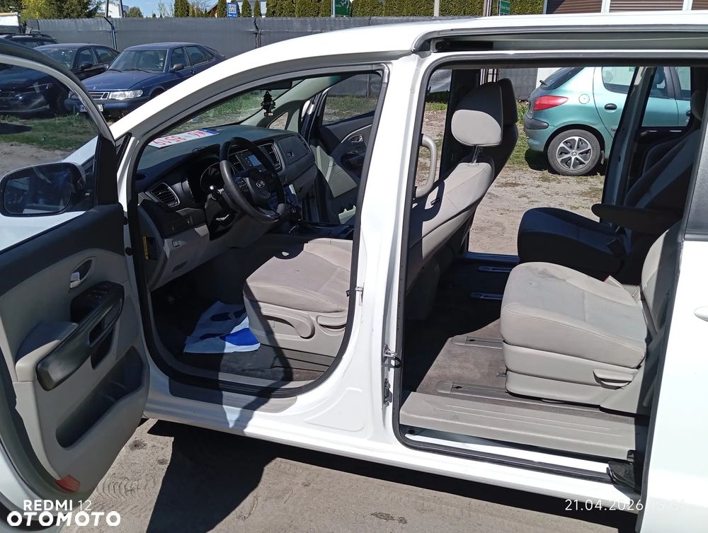 Kia Sedona - 4