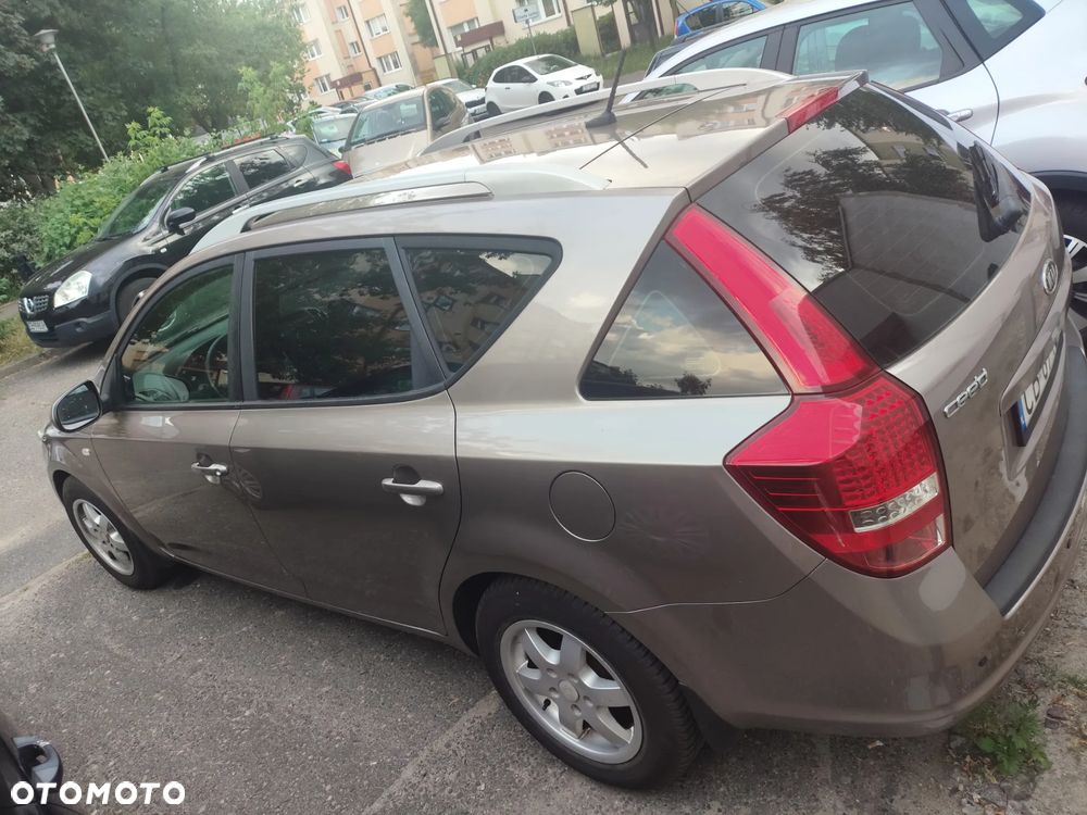 Kia Ceed - 8