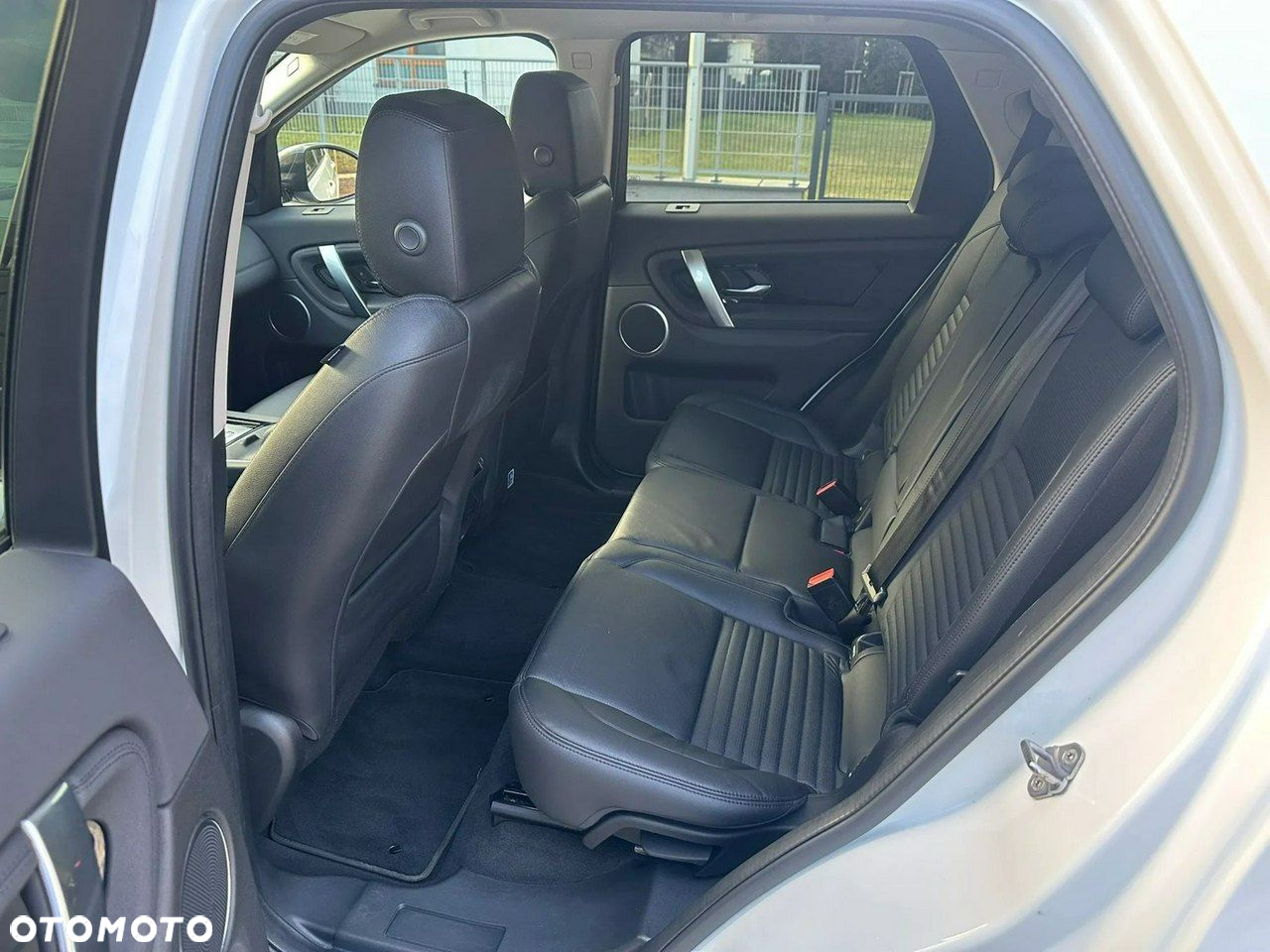 Land Rover Discovery Sport 2.0 P200 mHEV S - 11