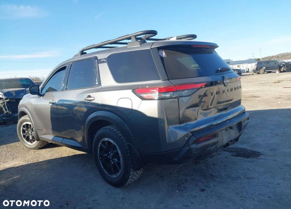 Nissan Pathfinder - 9