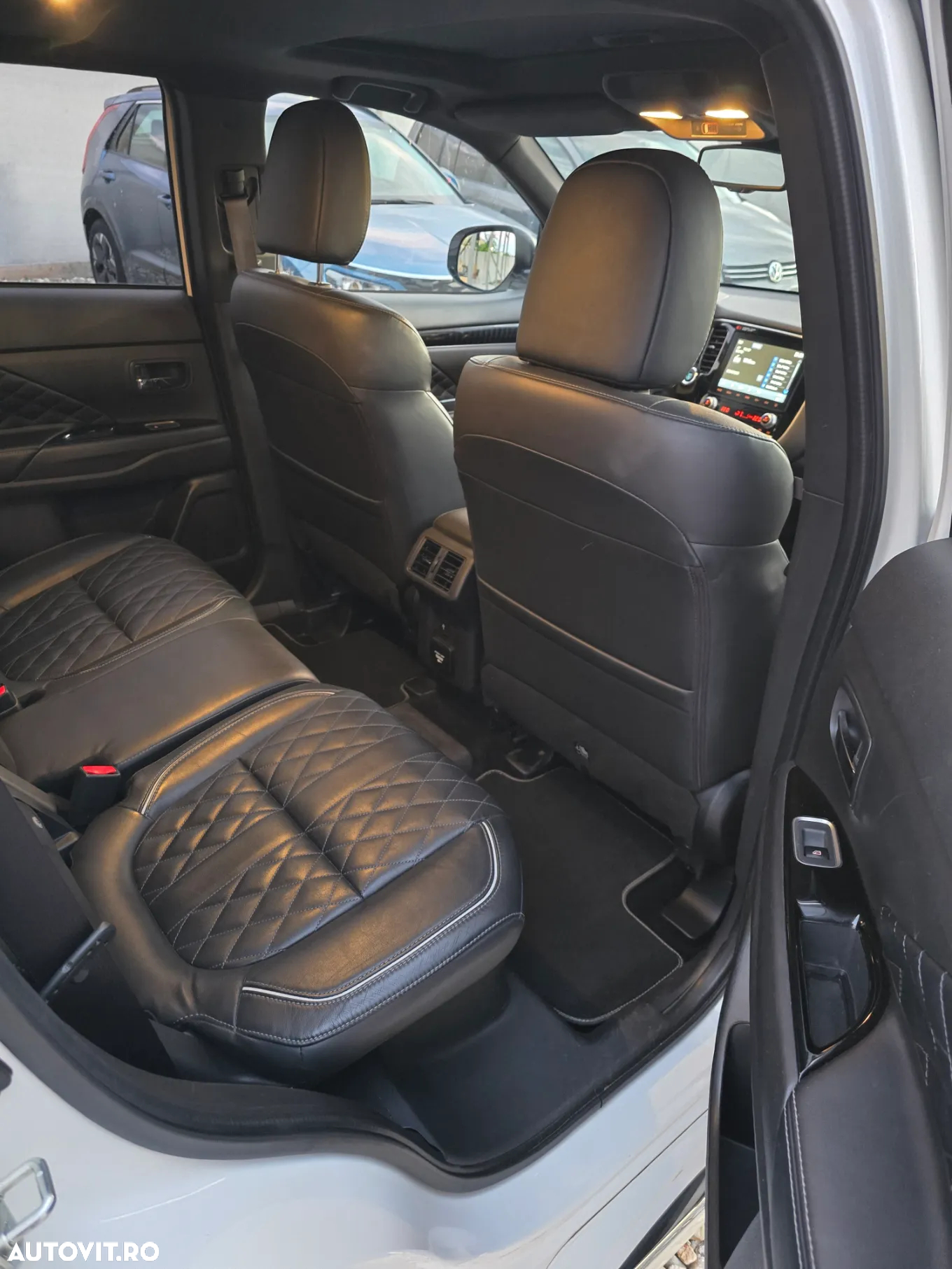 Mitsubishi Outlander 2.4 4WD Plug-In Hybrid Diamant+ - 14