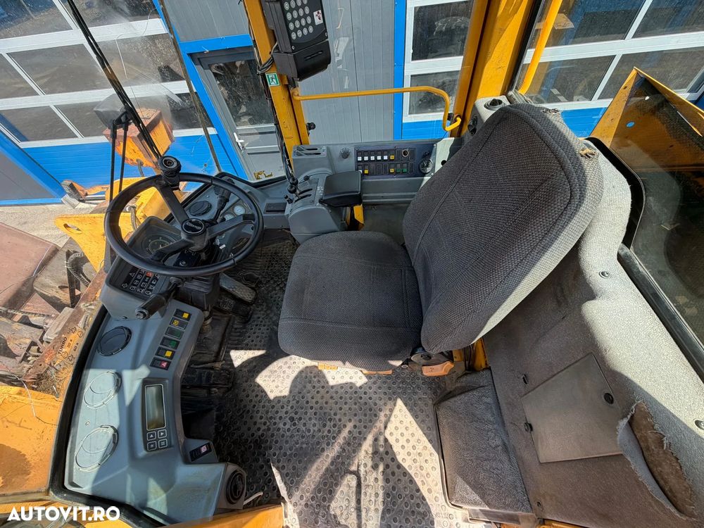 Volvo Volvo L120C - 10