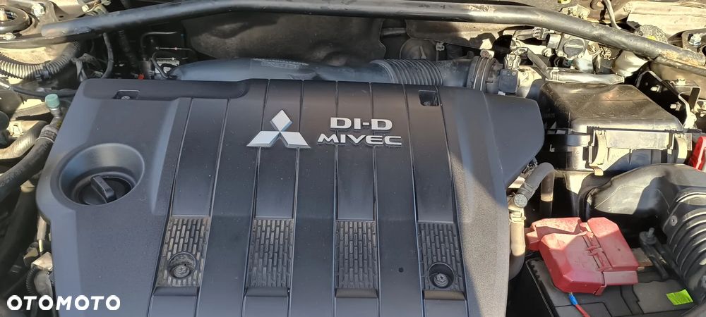 Mitsubishi Outlander 2.2 DID Intense EU5 - 11
