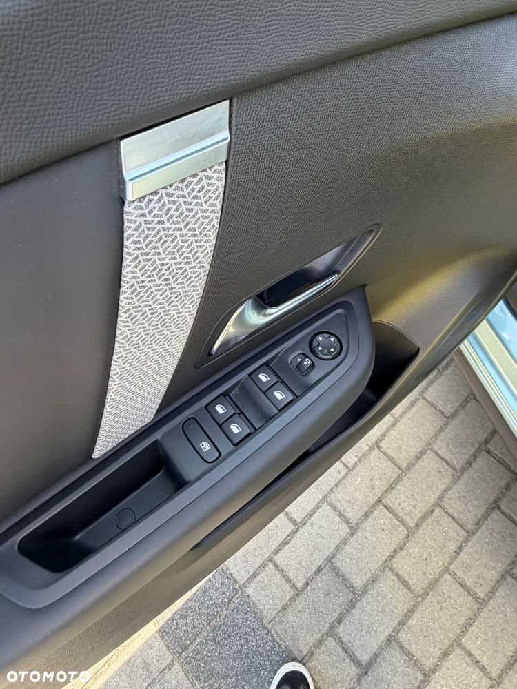 Citroën C4 1.2 PureTech Plus S&S EAT8 - 10