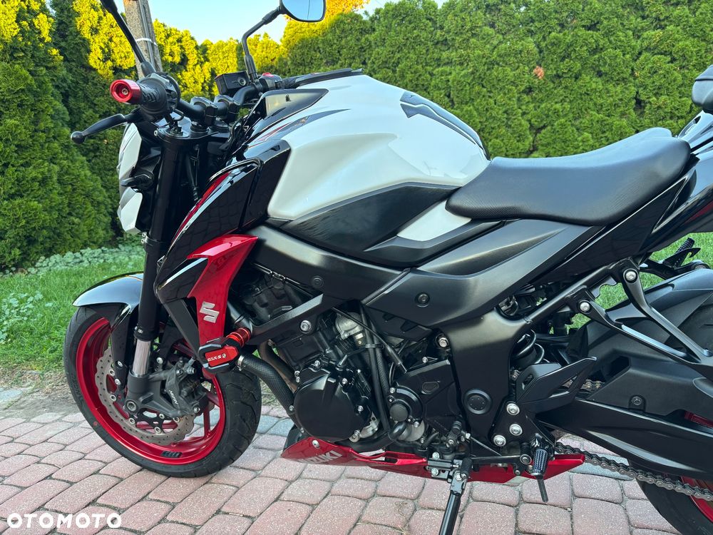 Suzuki GSX - 24