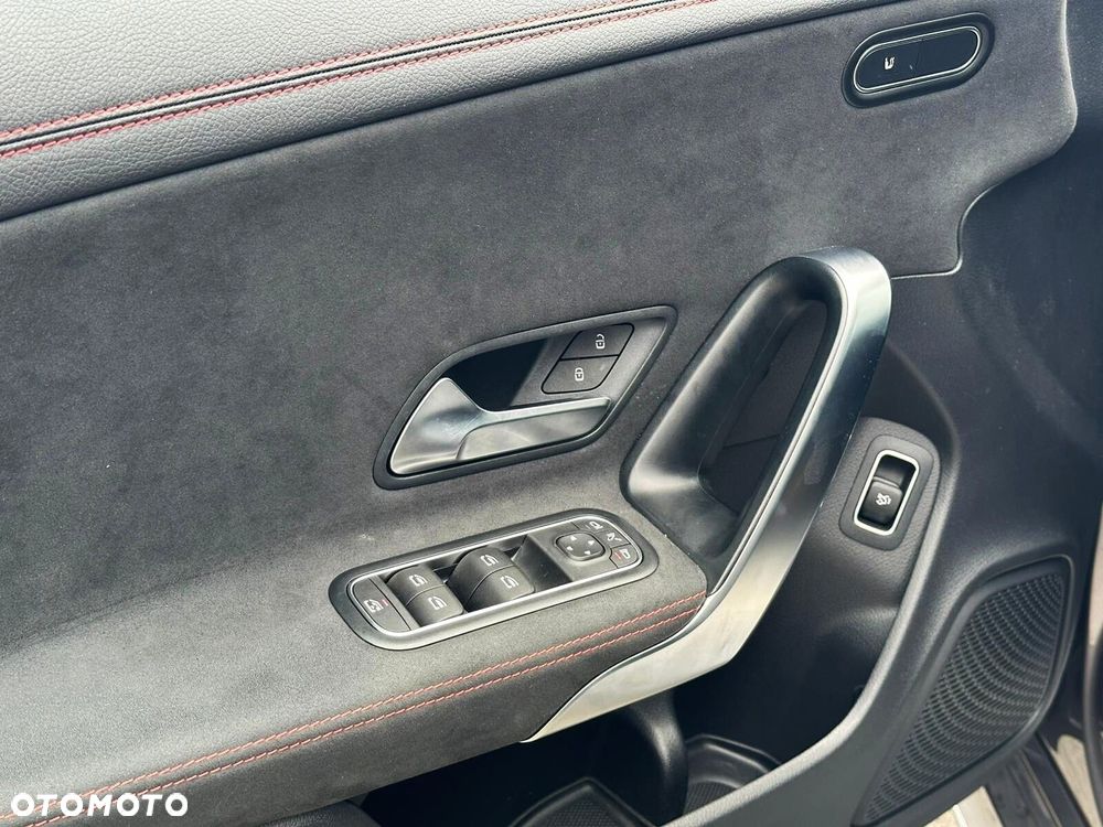 Mercedes-Benz CLA - 13