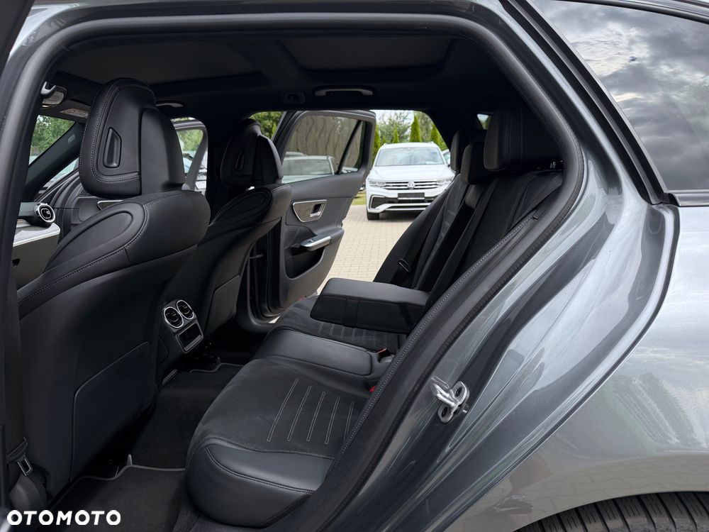 Mercedes-Benz Klasa C 300 de PHEV AMG - 33