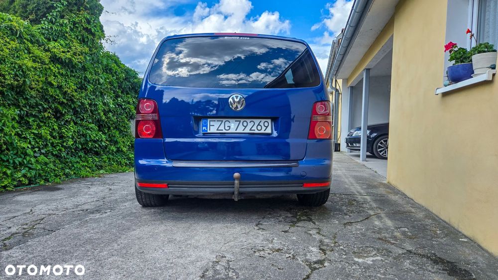 Volkswagen Touran 2.0 TDI DPF Highline - 6