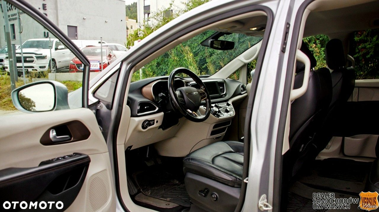 Chrysler Pacifica - 13