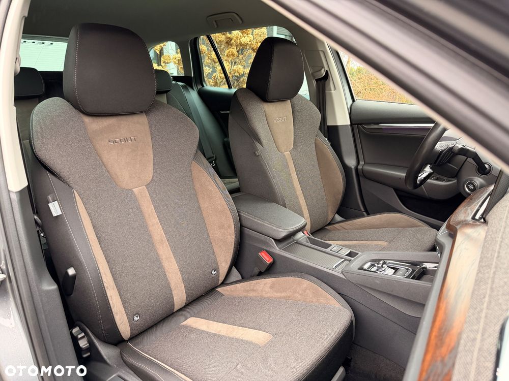 Skoda Octavia 2.0 TSI 4x4 Scout DSG - 6