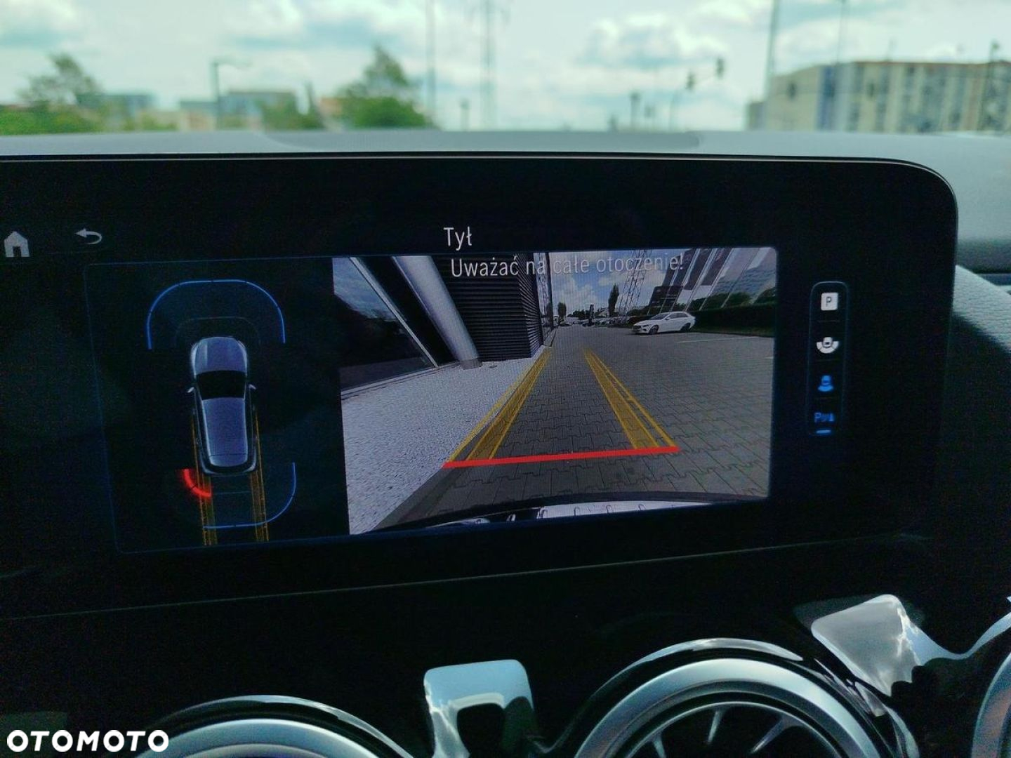 Mercedes-Benz GLA - 16