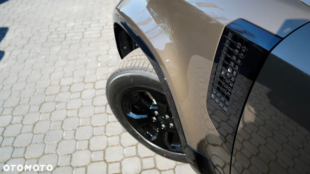 Land Rover Defender 110 D350 X-Dynamic SE - 12