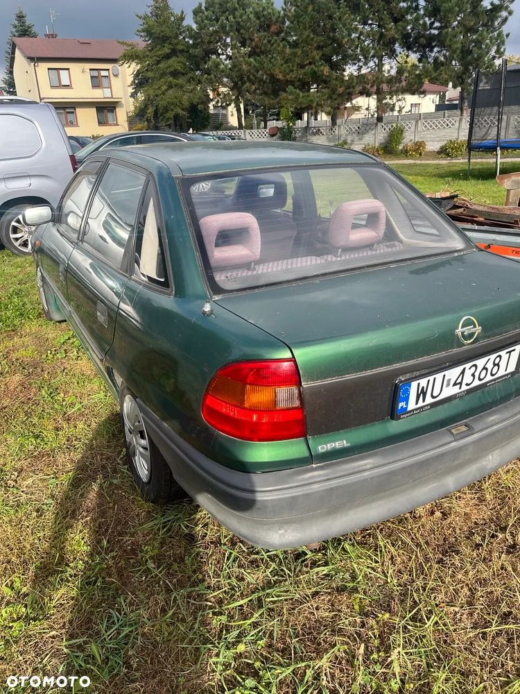 Opel Astra 1.4 GL - 5