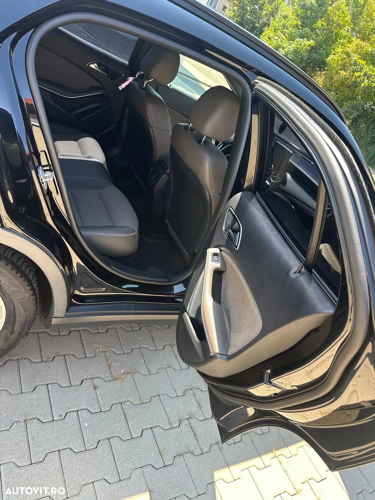 Mercedes-Benz GLA - 9