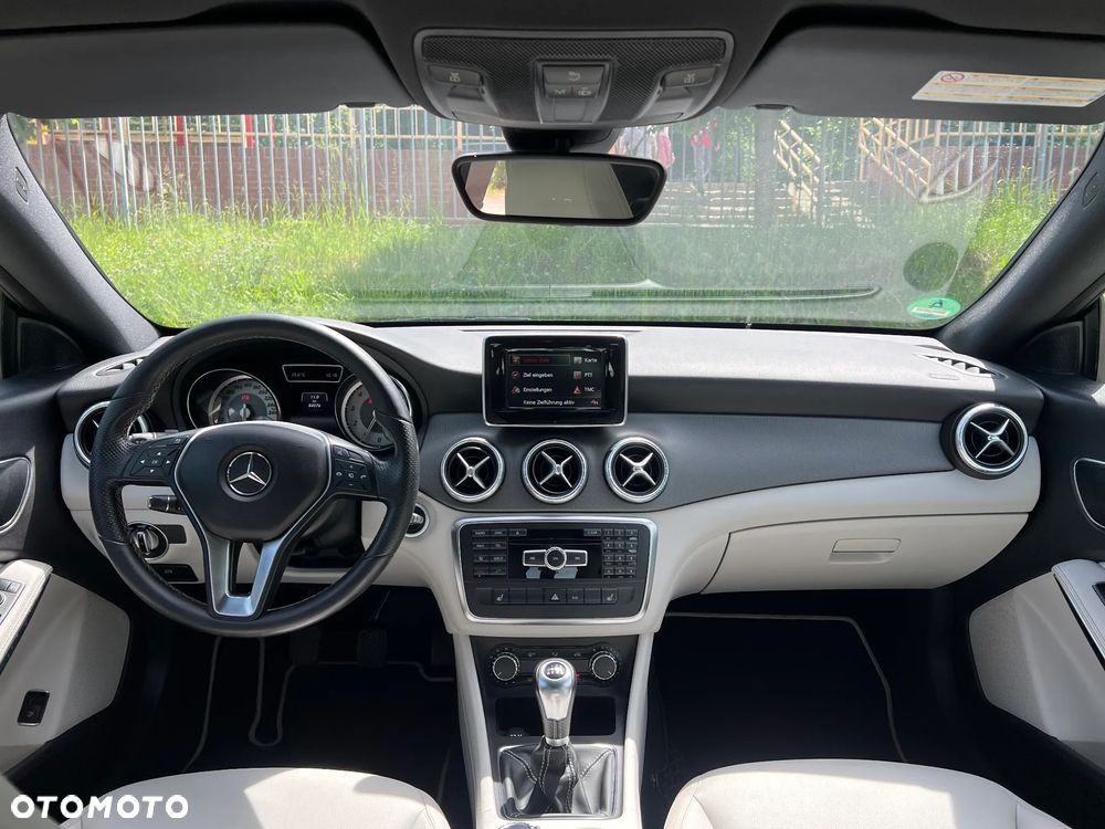 Mercedes-Benz CLA 200 Urban - 23