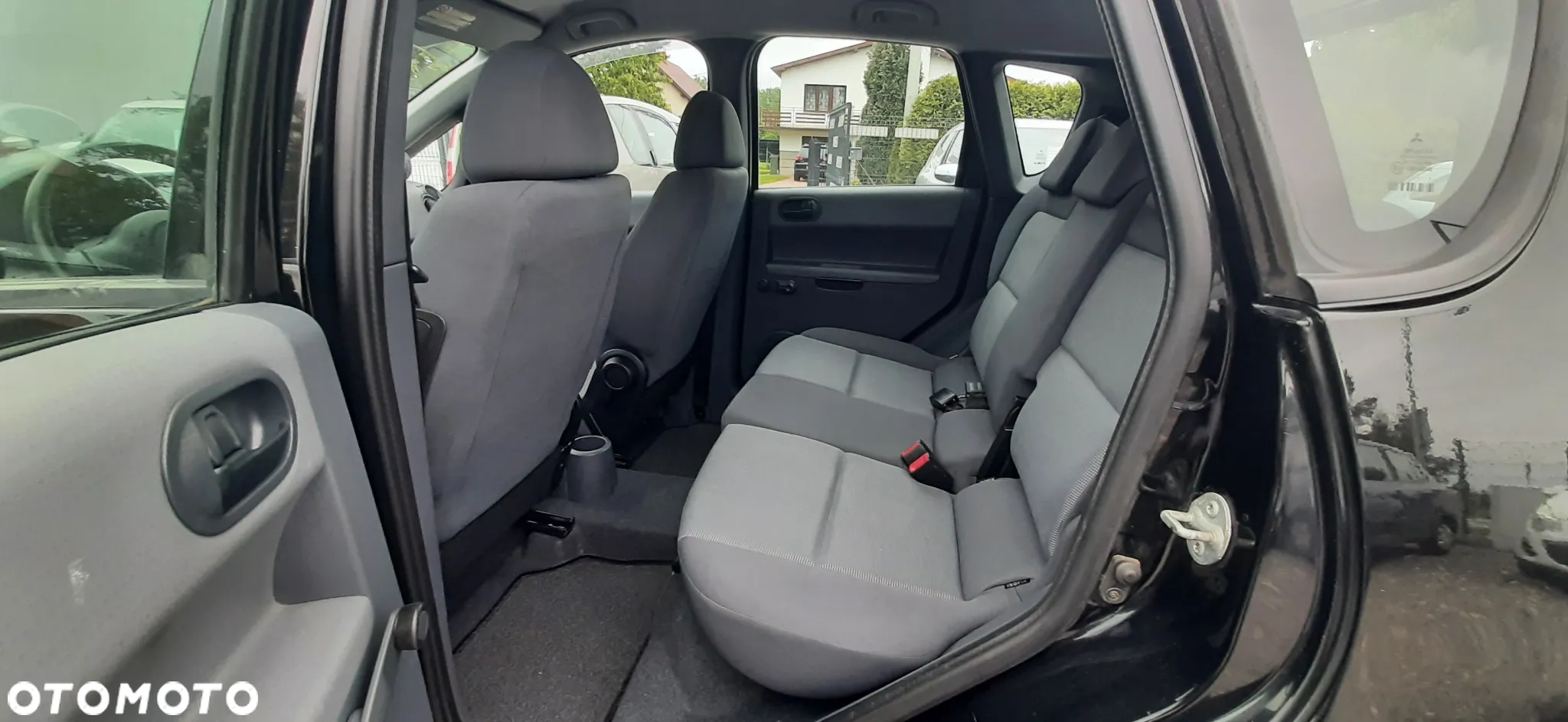 Mitsubishi Colt - 40