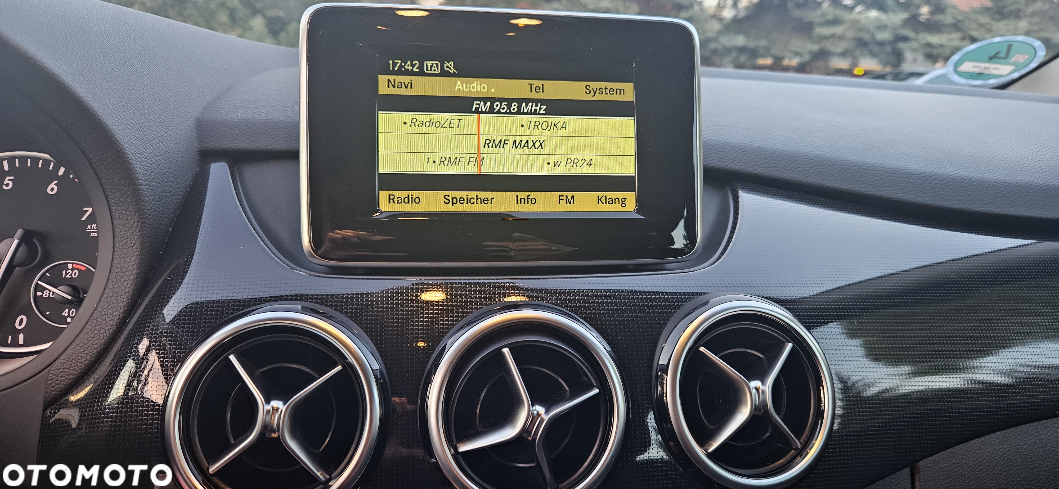 Mercedes-Benz Klasa B 180 BlueEFFICIENCY Edition - 33