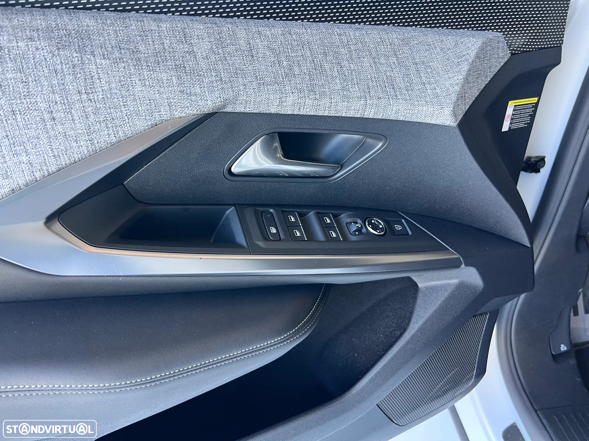 Peugeot E-3008 73 kWh GT - 10