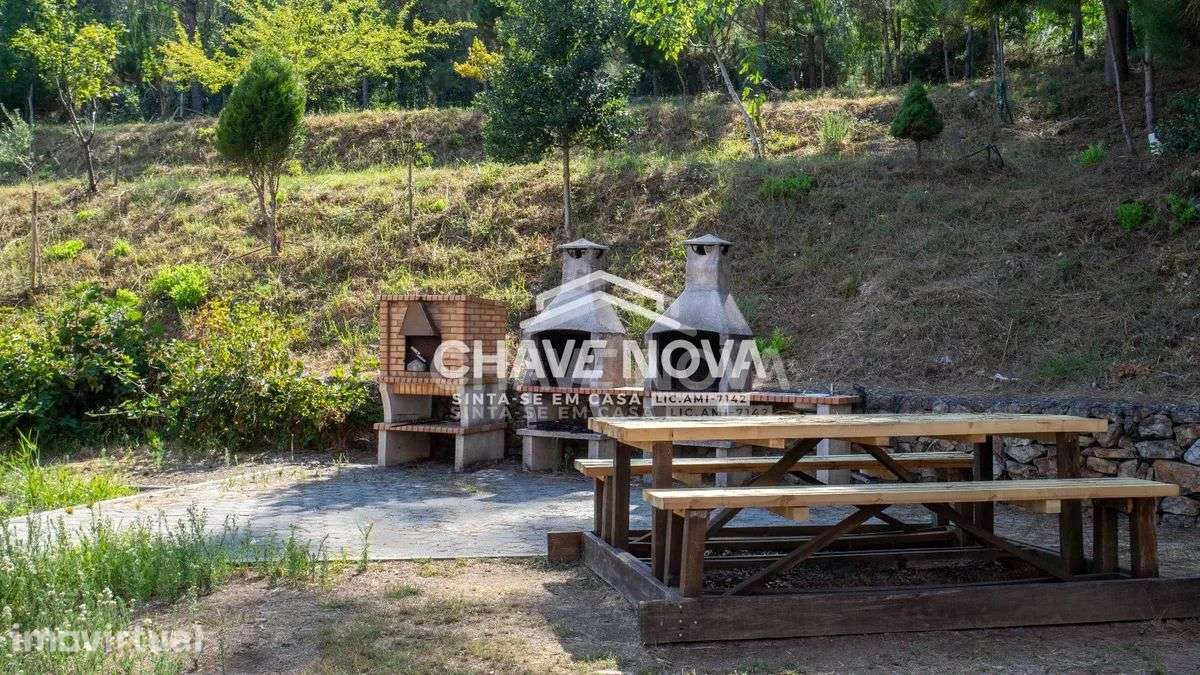 Apartamento T2, em Pedroso, com duas varandas, garagem e arrumos - Grande imagem: 4/30