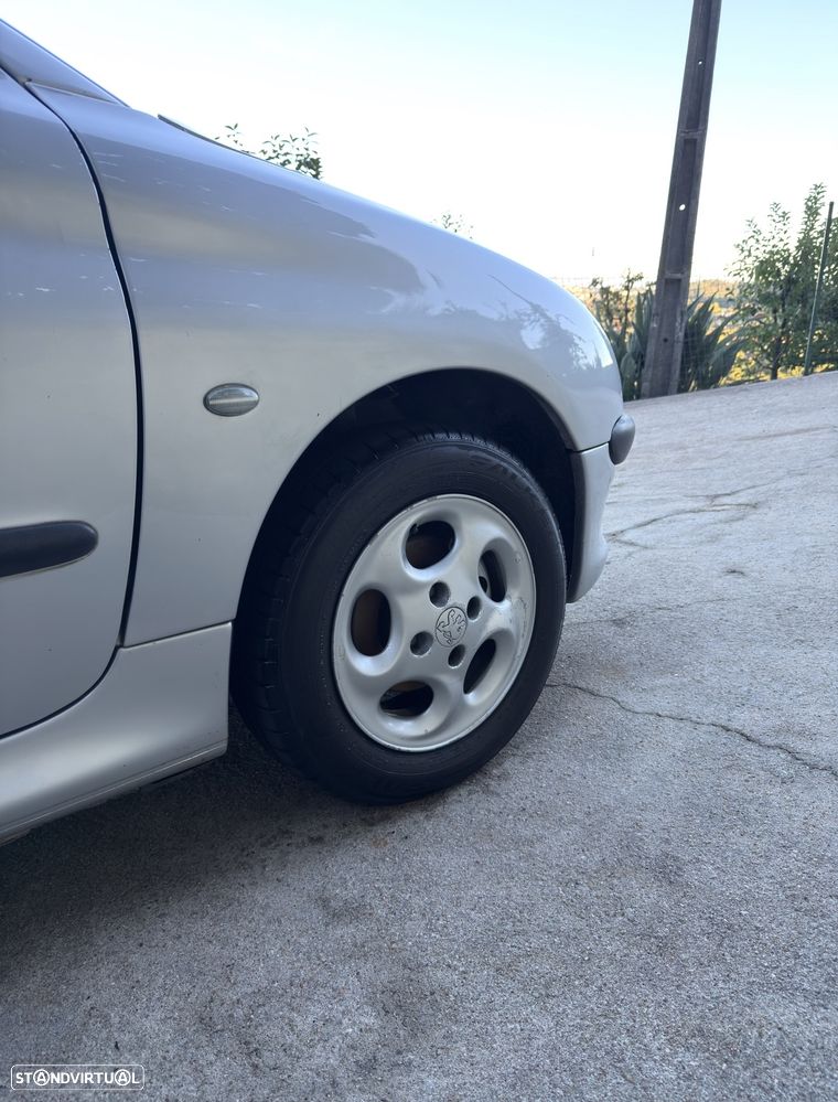 Peugeot 206 2002 photo 3