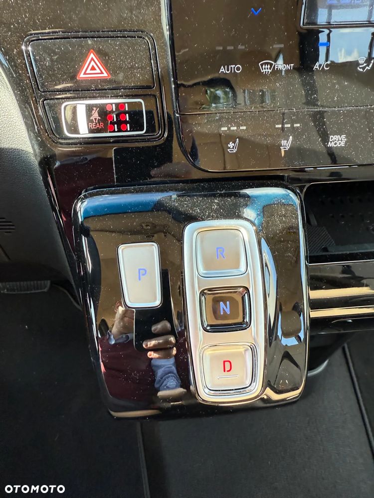 Hyundai Staria 1.6 T-GDI HEV Smart VIP - 17