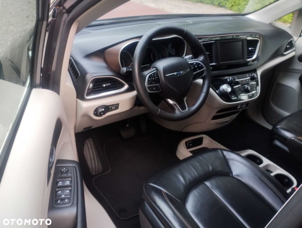 Chrysler Pacifica - 6