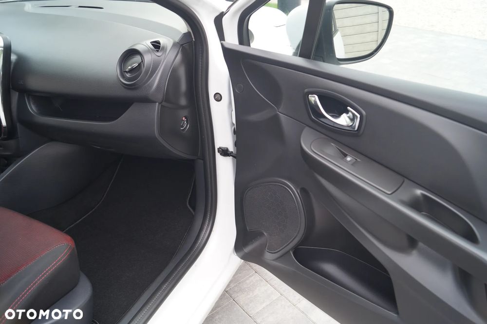 Renault Clio 1.2 16V 75 LIMITED - 11