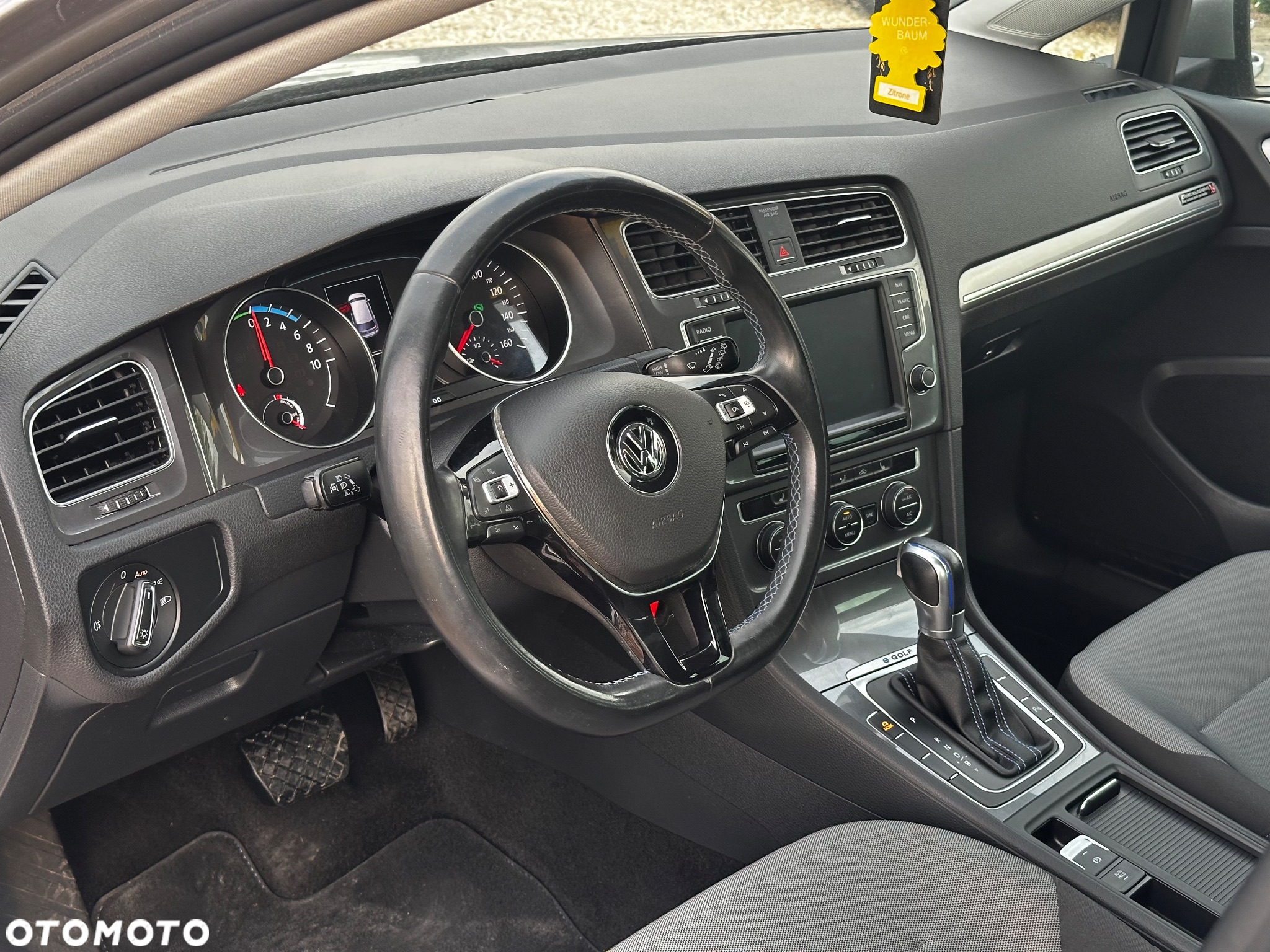 Volkswagen Golf - 15