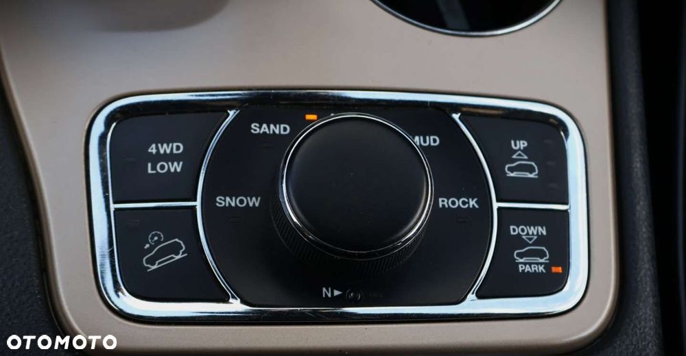 Jeep Grand Cherokee - 37