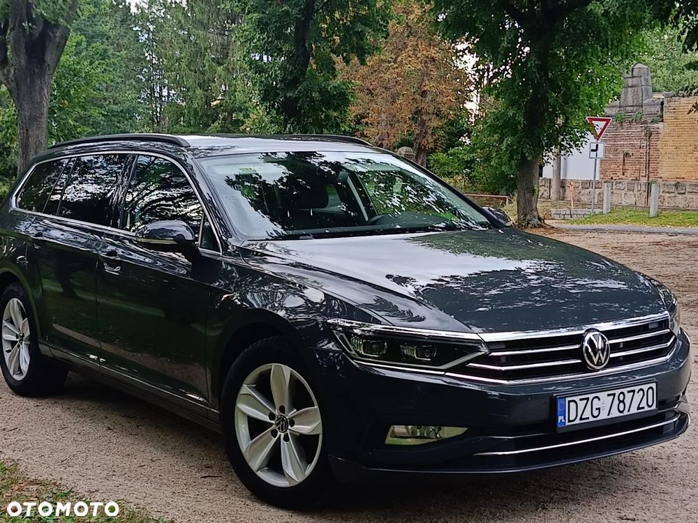 Volkswagen Passat - 1