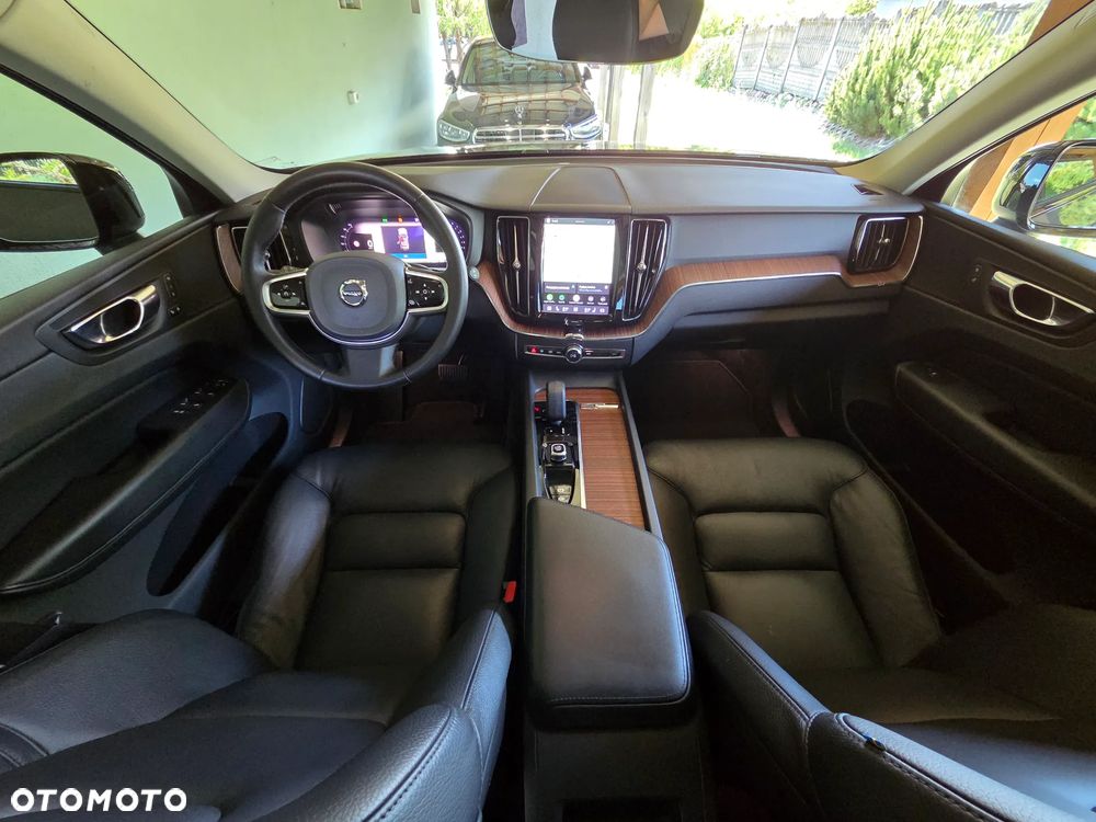 Volvo XC 60 B5 B AWD Plus Dark - 12