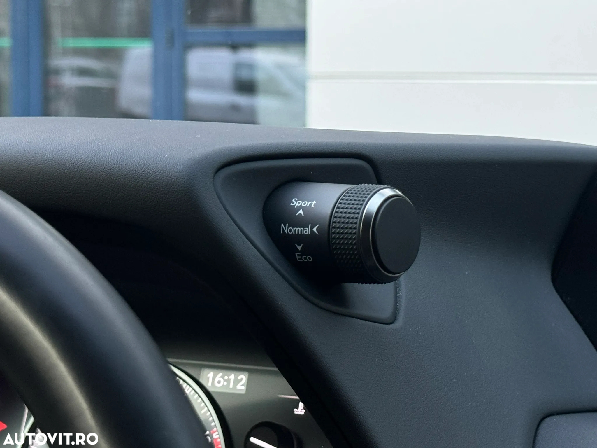 Lexus UX 250h 2.0L HEV 20H- (178 HP) 4X2 CVT Executive - 27