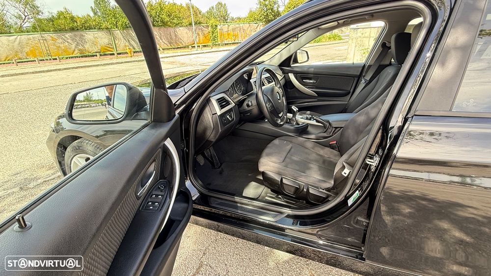BMW 320 d xDrive Line Sport - 12