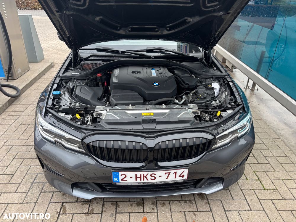 BMW Seria 3 330e Aut. Luxury Line - 30