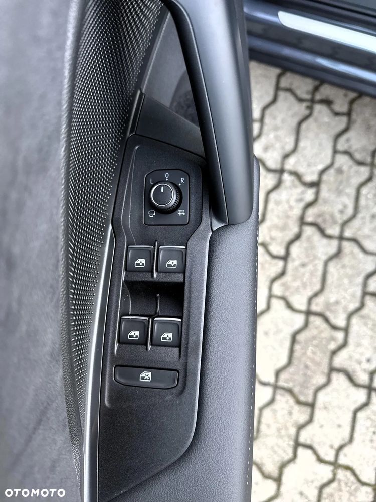 Volkswagen Tayron 1.5 TSI eHybrid PHEV 200kW R-Line Plus DSG - 12