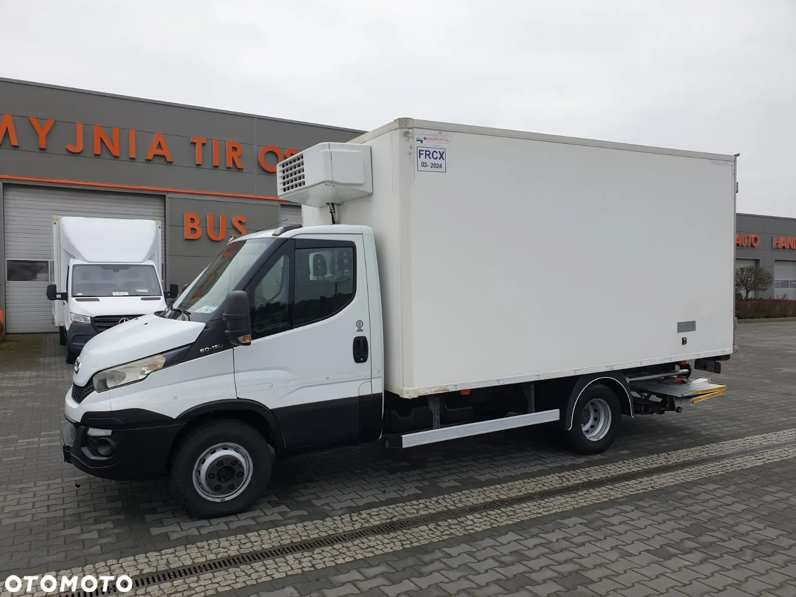 Iveco DAILY 60C15 CHŁODNIA+WINDA+DRZWI BOCZNE I TYLNE MROŹNIA IZOTERMA - 3