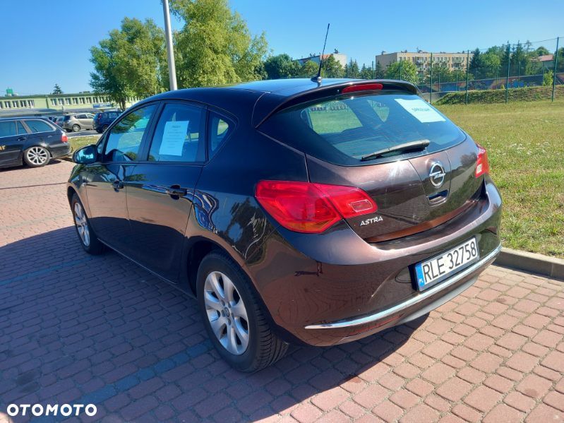 Opel Astra ver-1-4-enjoy - 8