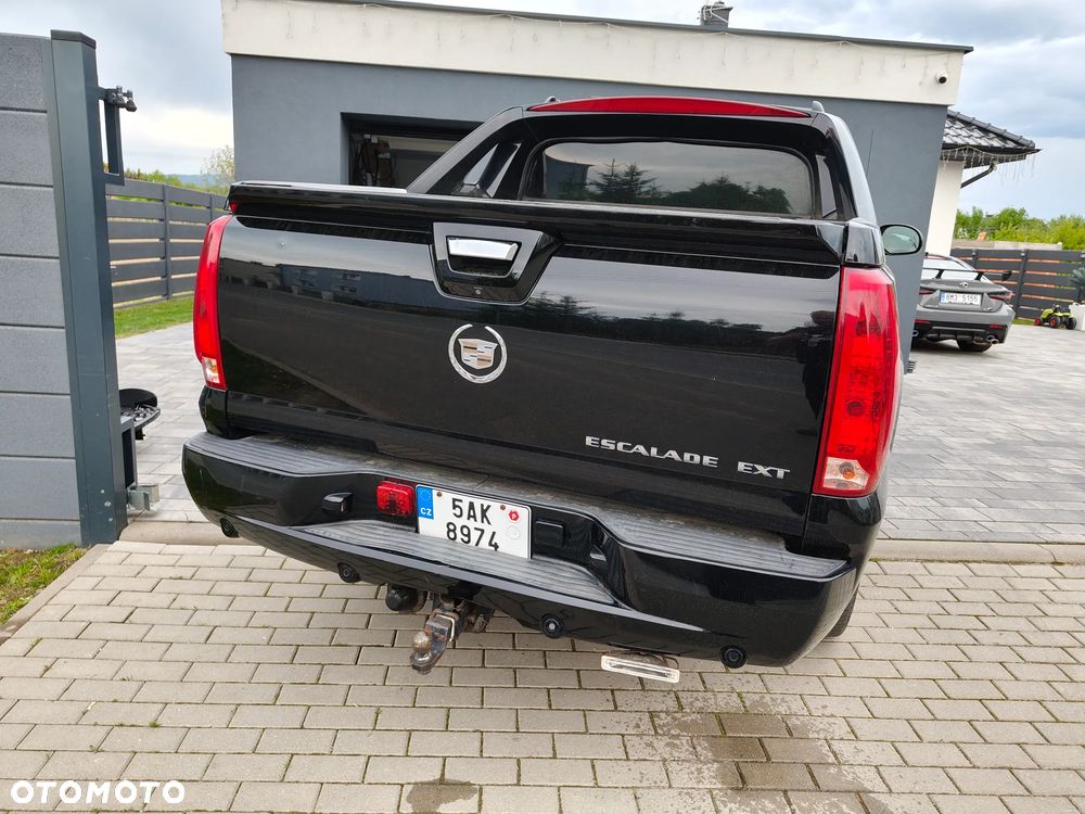 Cadillac Escalade - 4
