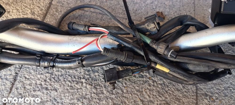 TRIUMPH TIGER 800XC KOŁO FELGA PRZÓD  KIEROWNICA HALOGENY CHŁODNICA SZYBA LICZNIK ZEGARY XRT - 24