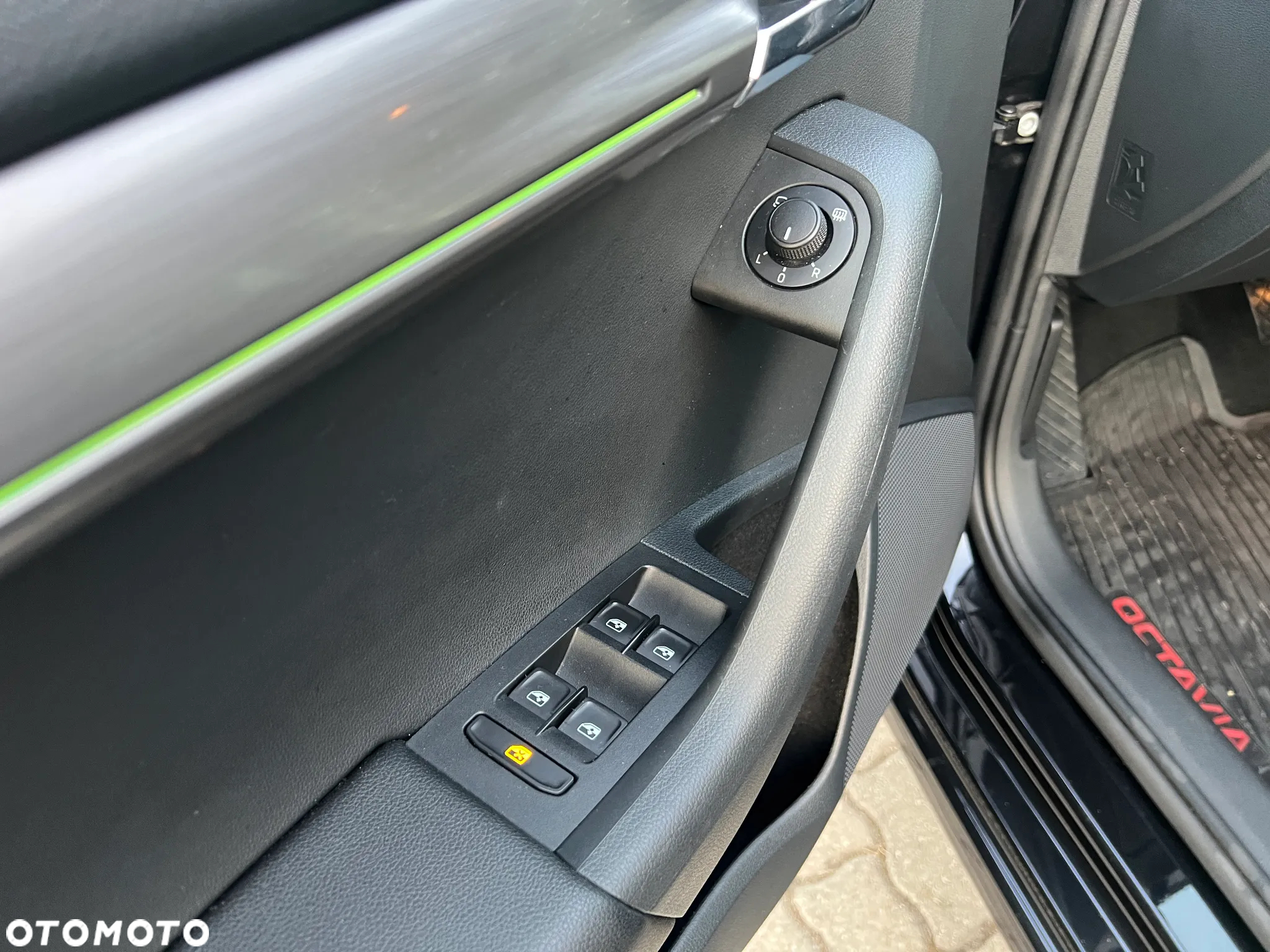 Skoda Octavia Combi 1.6 TDI DSG Style - 10