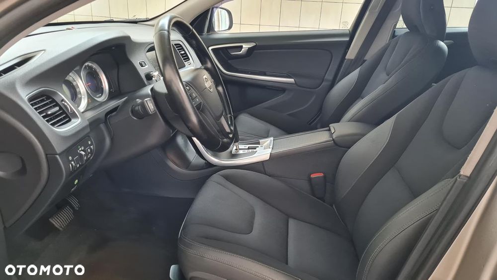 Volvo V60 D5 AWD Geartronic Momentum - 9