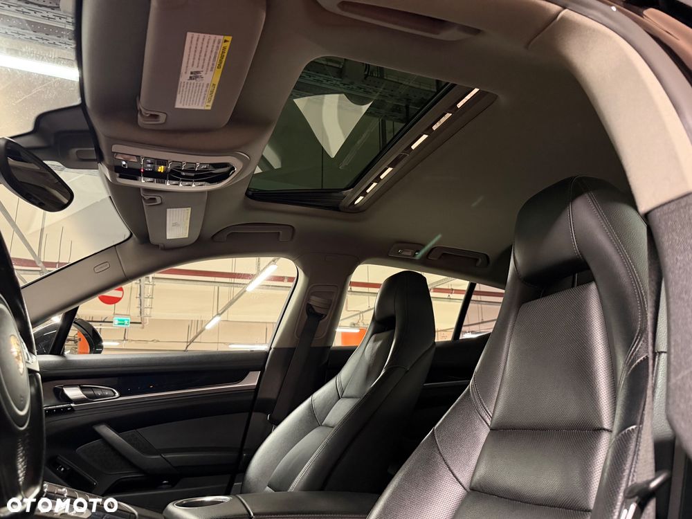 Porsche Panamera 4 - 17