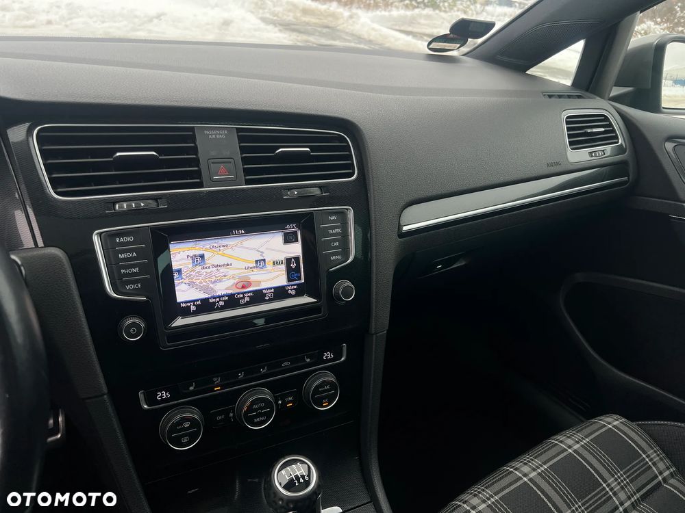 Volkswagen Golf - 20