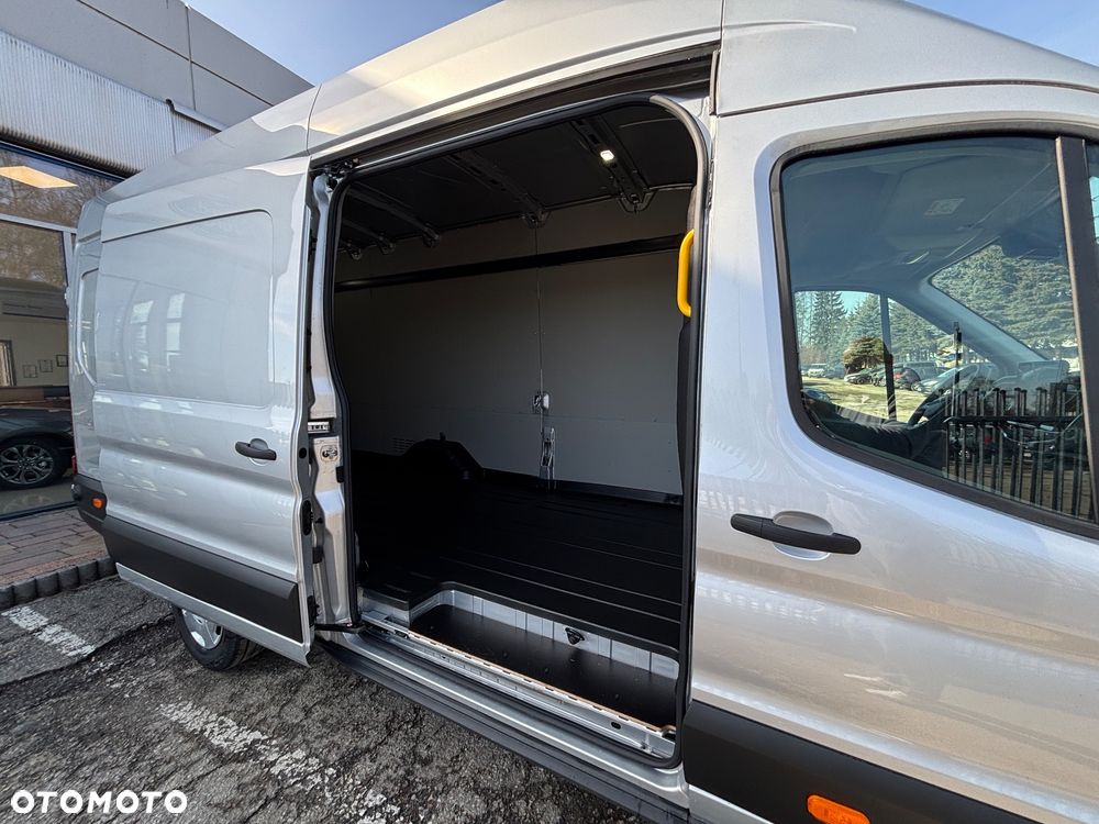 Ford Transit Van Trend  L4 2.0 ON 165 KM LDT 6.2 M 6  RWD - 8