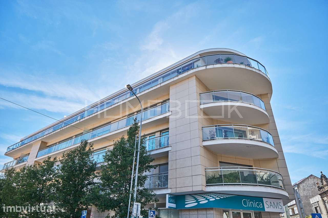 T1 com terraço e 2 lugares de garagem - Grande imagem: 2/21