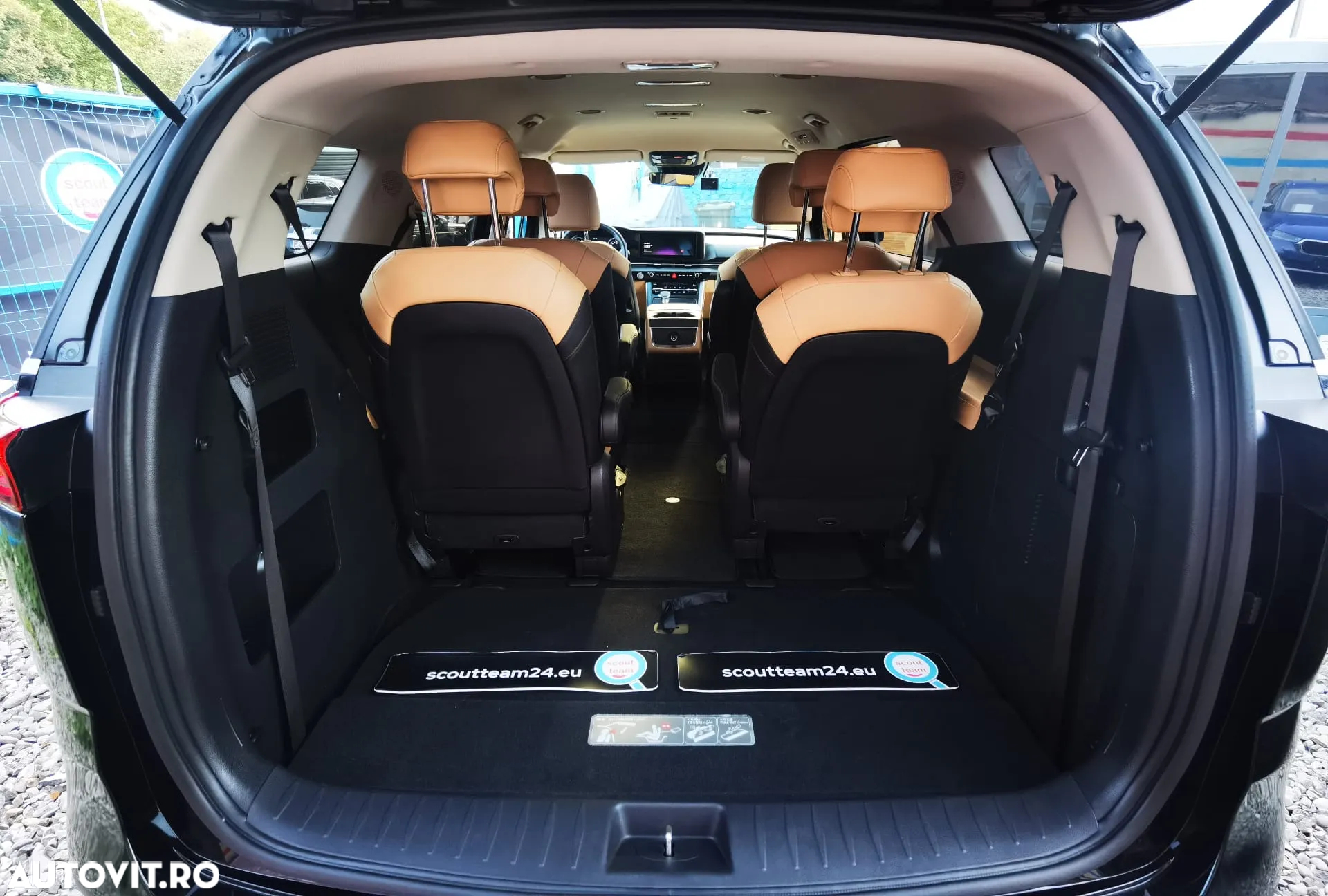 Kia Carnival - 8