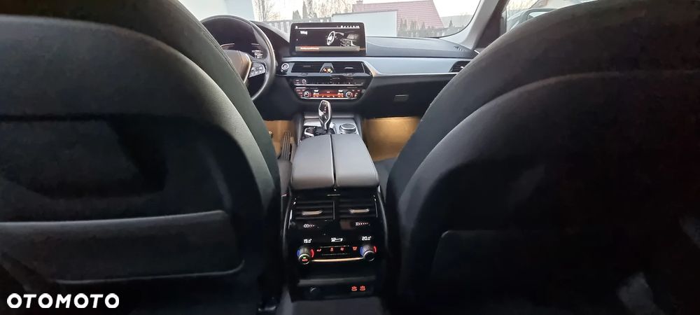 BMW Seria 5 520d xDrive Sport Line - 7