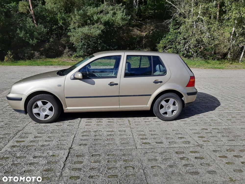 Volkswagen Golf - 4