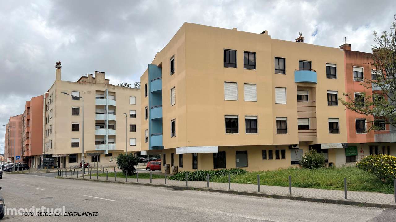 Loja 3 Frentes de Montras com Excelente Visibilidade e Localização - Grande imagem: 3/3