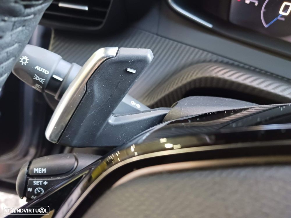 Peugeot 2008 1.2 Hybrid Allure e-DCS6 - 24